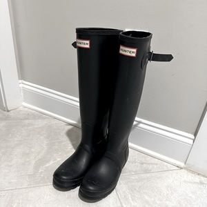 Women’s size 8 original tall Hunter boots.